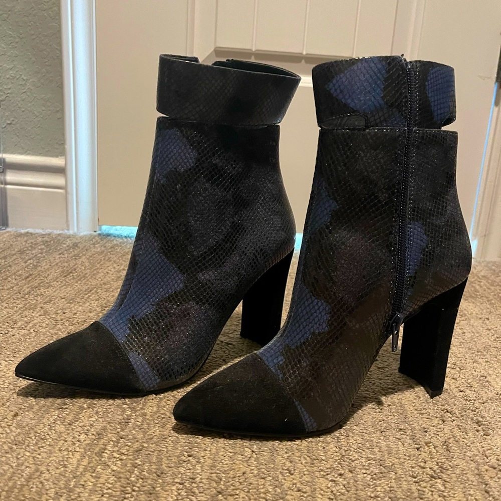 Brand new snake boots 4.5” heel size 7.5 42 Gold